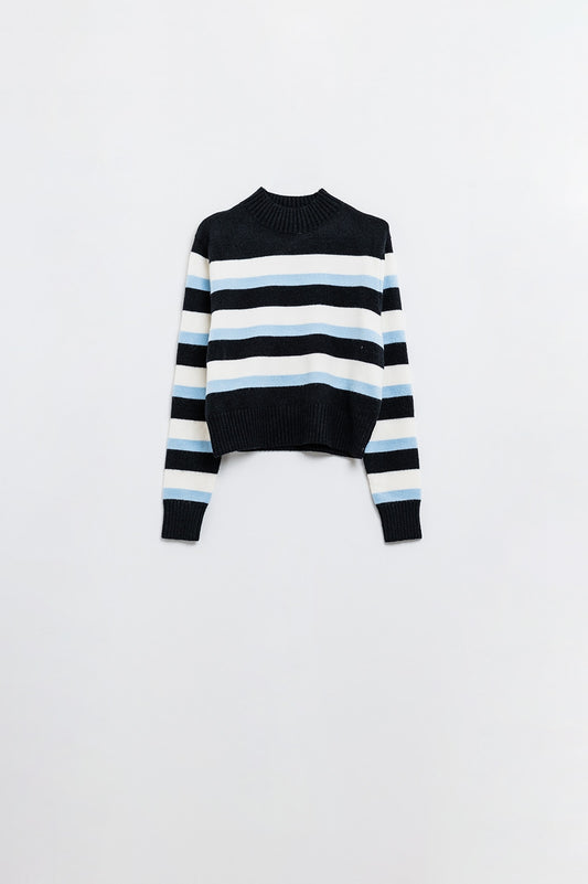 Maglione nero a righe bianche e blu e collo alto