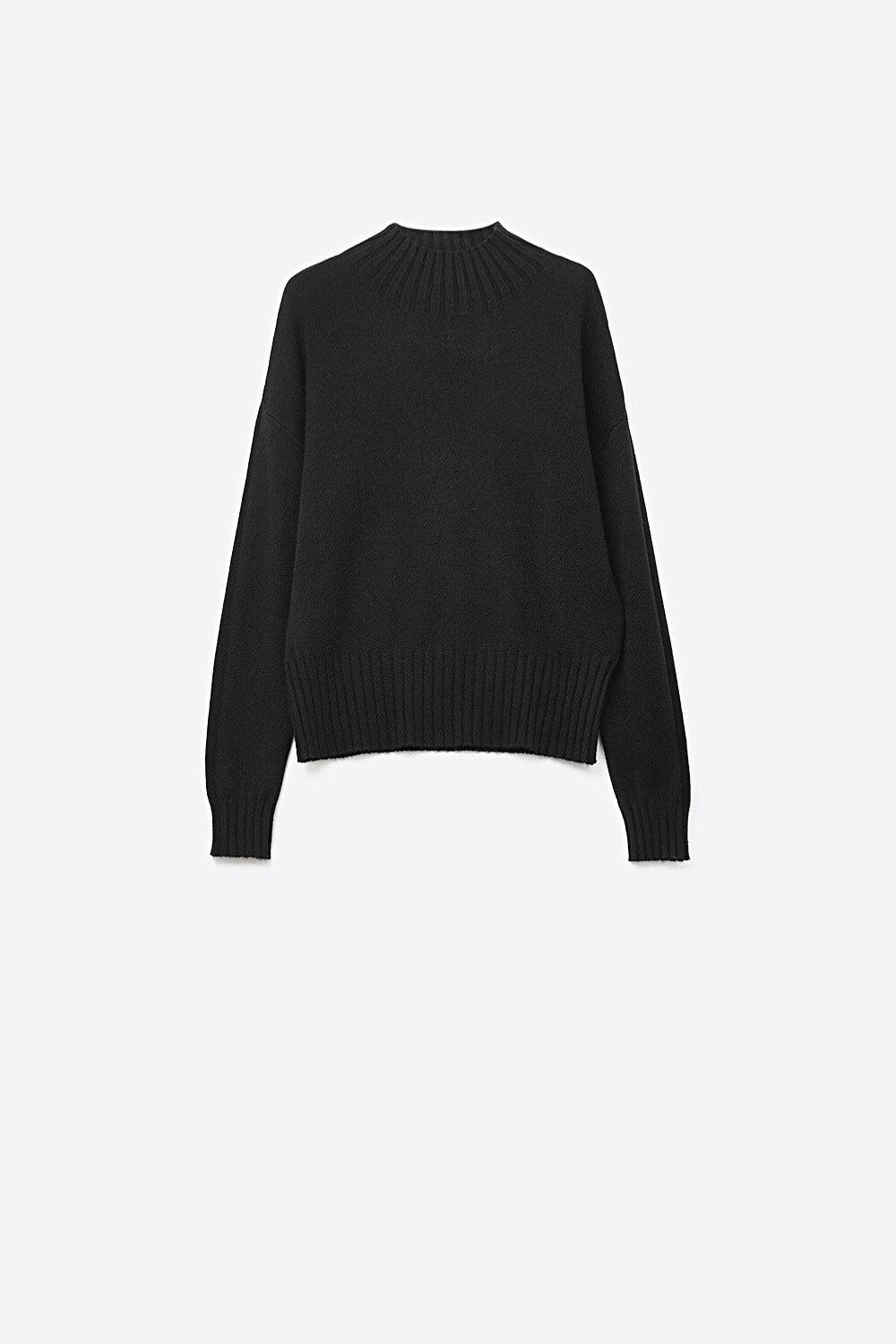 Q2 Maglione nero in maglia morbida con polsini e collo a coste