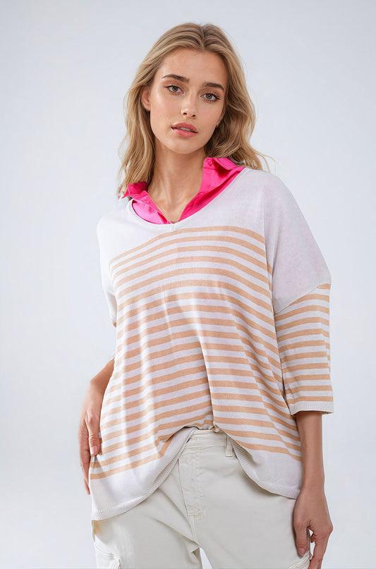 Q2 Maglione oversize beige a righe marroni con scollo a V