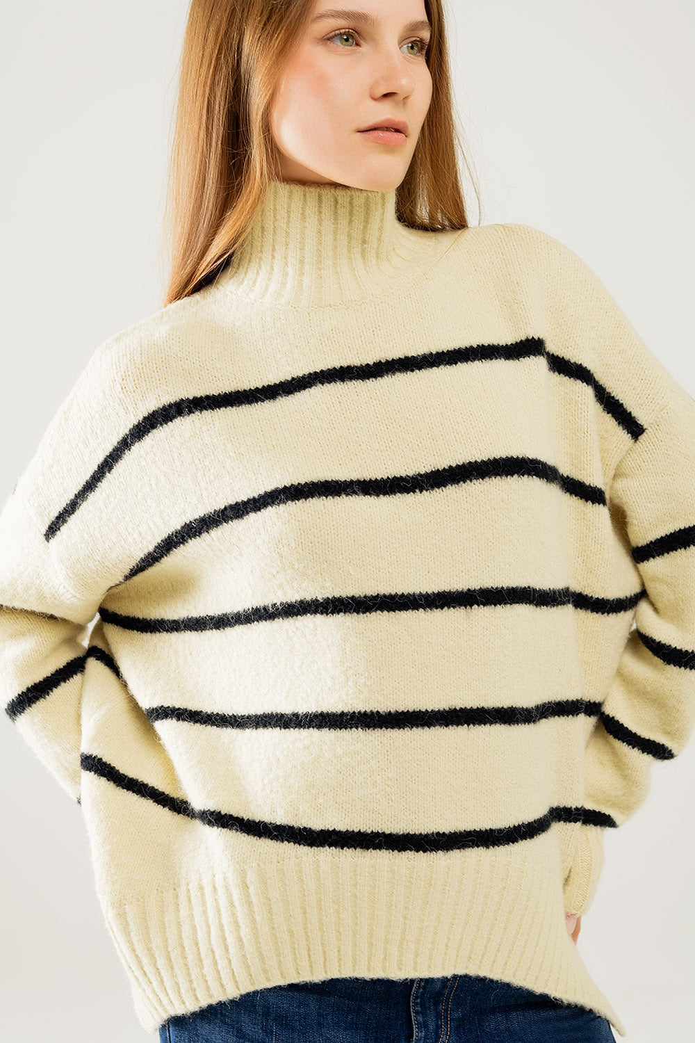 Maglione oversize color crema con righe nere