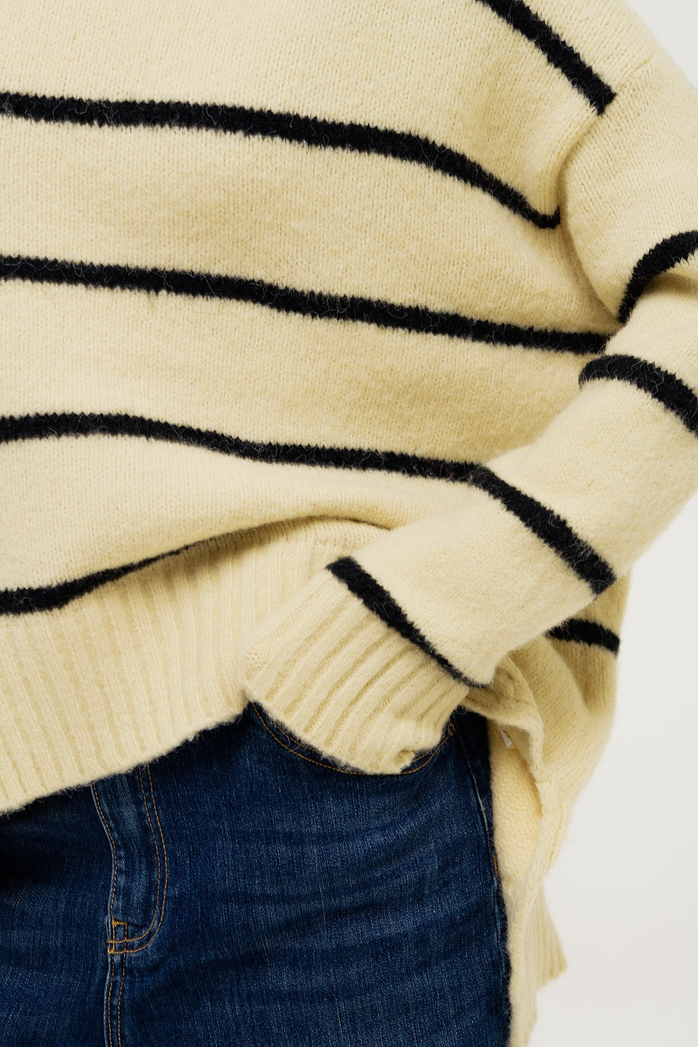 Maglione oversize color crema con righe nere