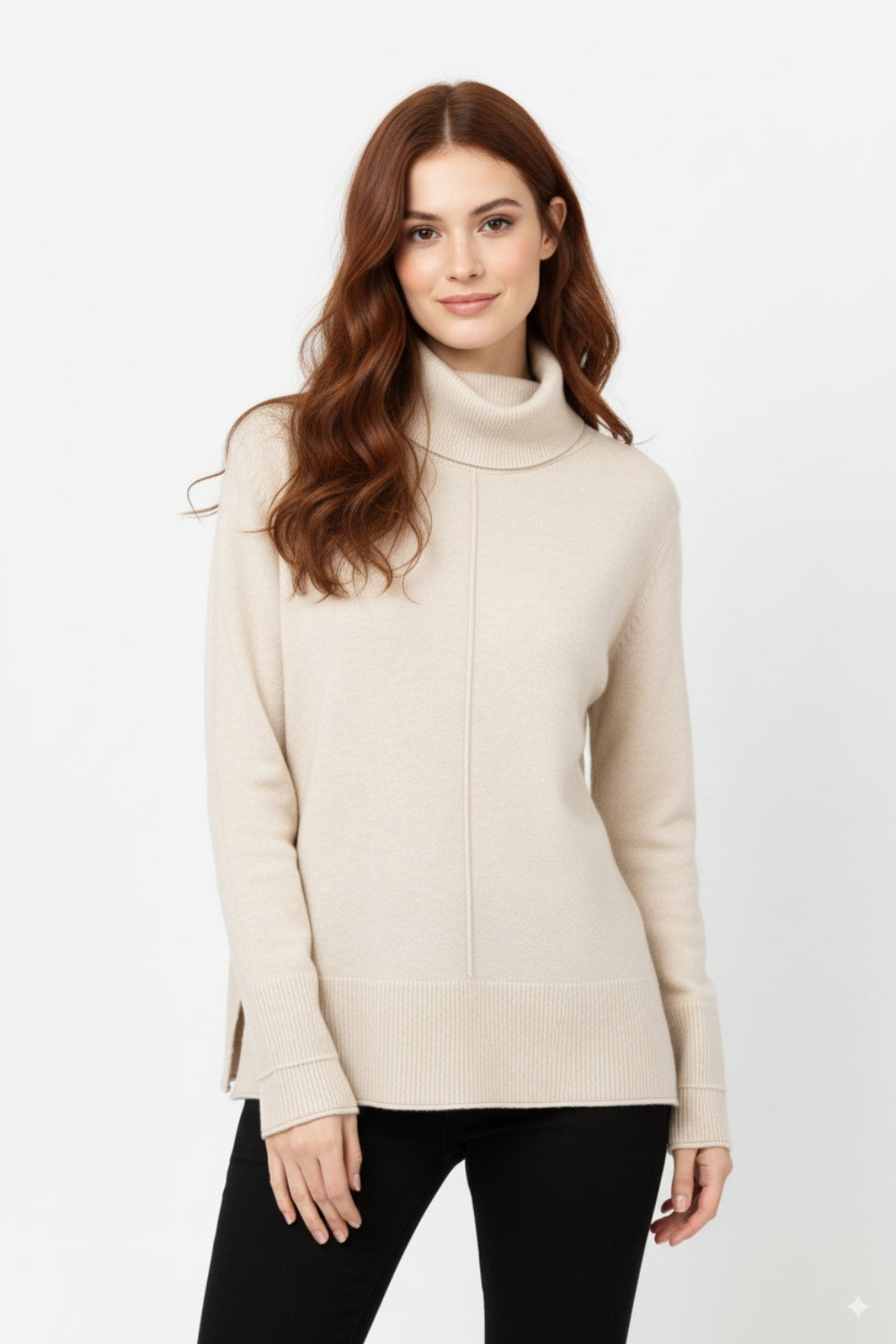 Maglione oversize con scollo a rotolo in beige
