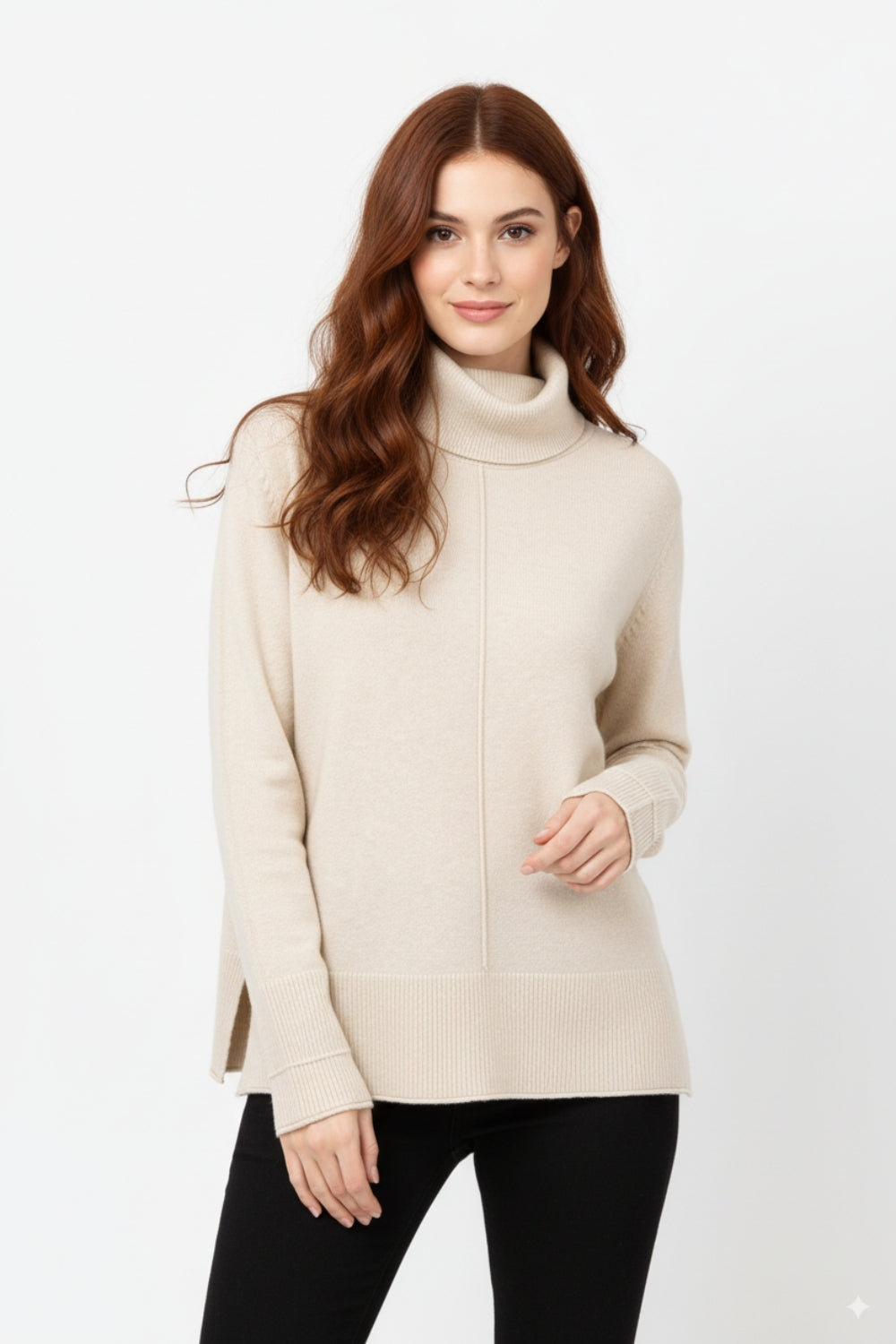 Maglione oversize con scollo a rotolo in beige