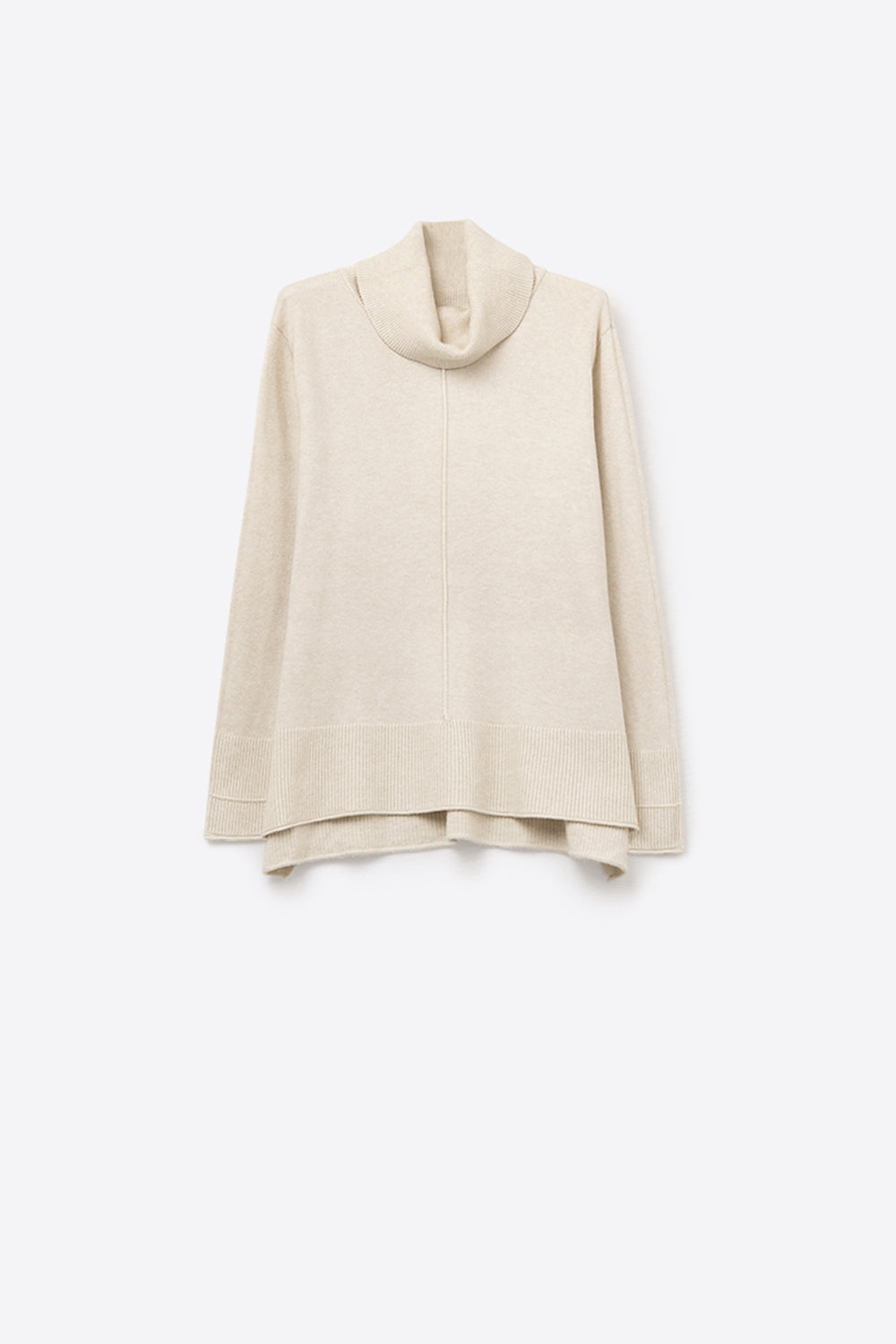 Q2 Maglione oversize con scollo a rotolo in beige