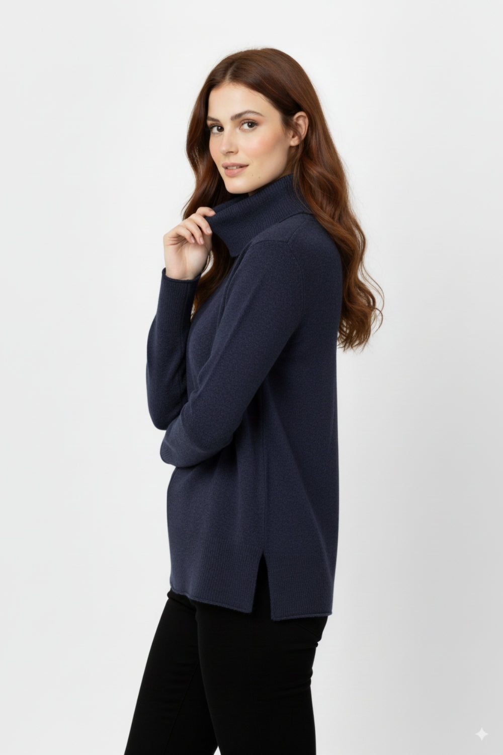 Maglione oversize con scollo a rotolo in blu
