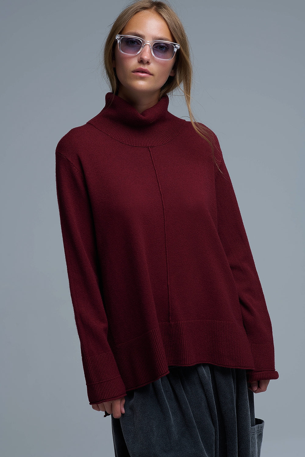 Maglione oversize con scollo a rotolo in borgogna