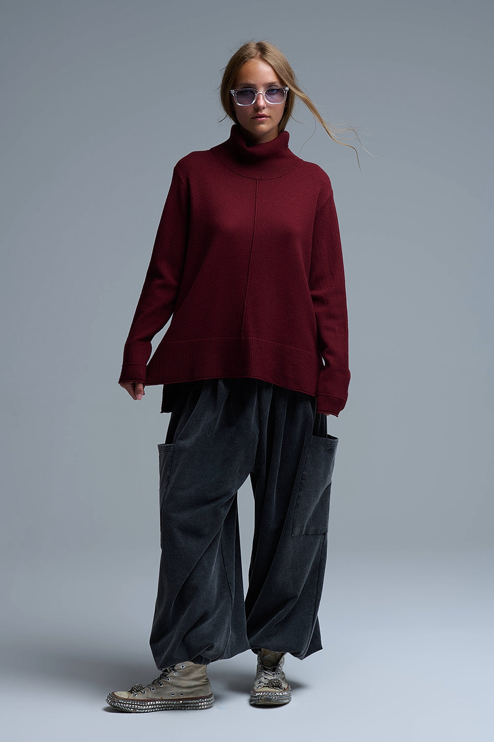 Maglione oversize con scollo a rotolo in borgogna