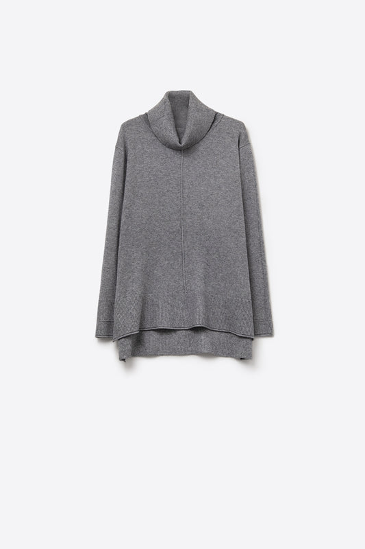 Q2 Maglione oversize con scollo a rotolo in grigio