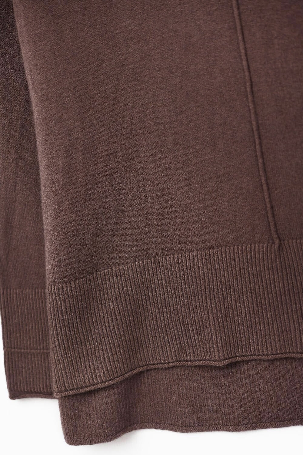 Maglione oversize con scollo a rotolo in marrone