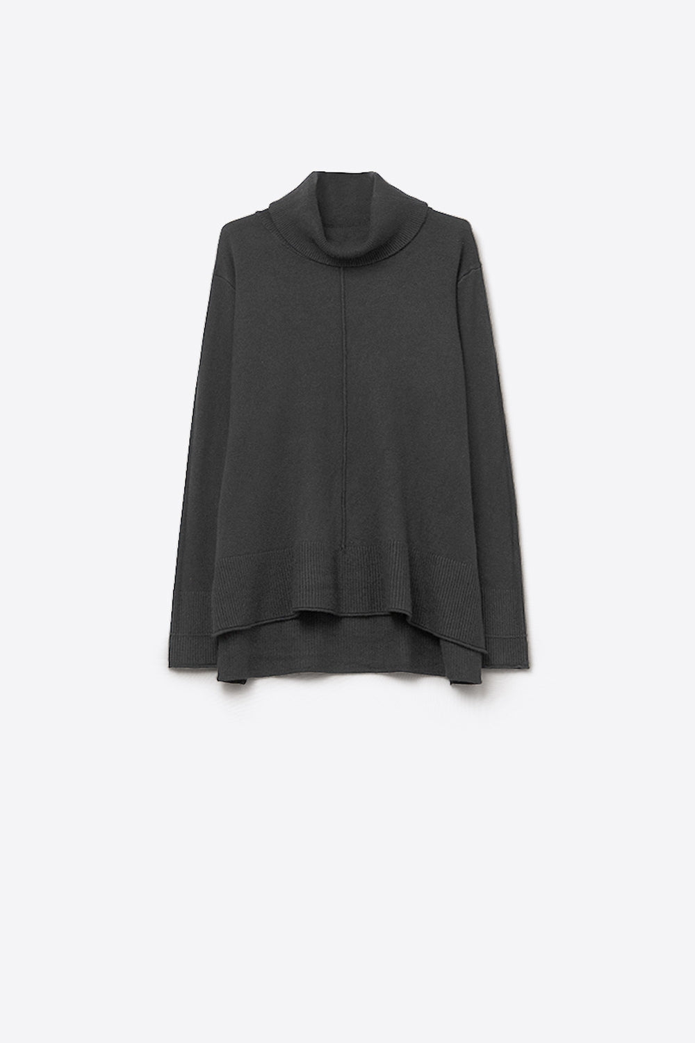 Q2 Maglione oversize con scollo a rotolo in nero