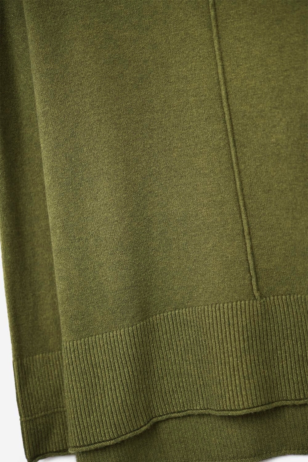 Maglione oversize con scollo a rotolo in verde militare