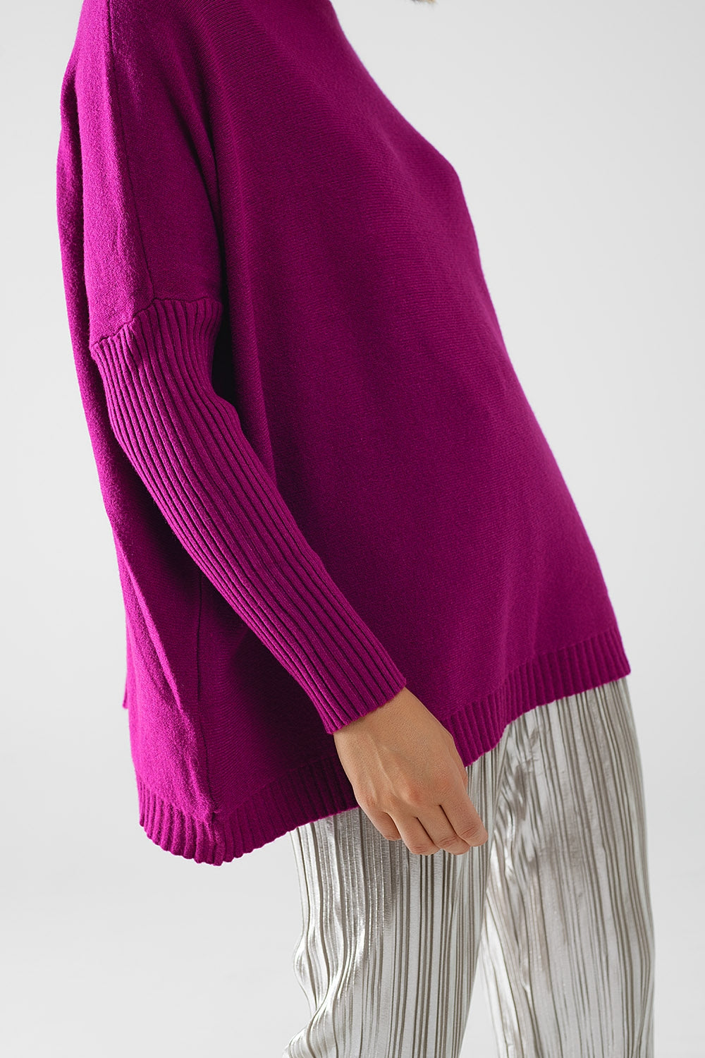 maglione oversize fucsia morbido con maniche a costine