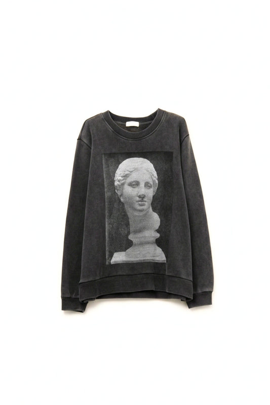 Q2 Maglione oversize grigio con stampa di statue invecchiate