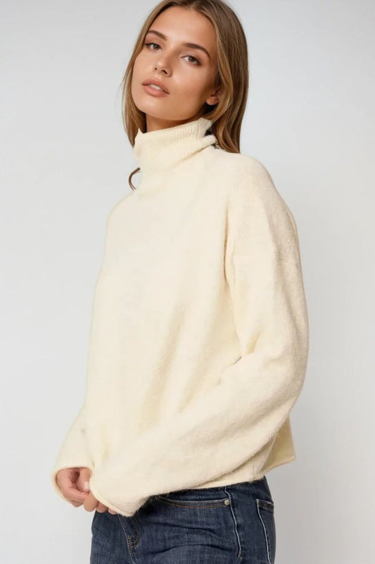 Q2 maglione panna a collo alto e soffice dal taglio rilassato