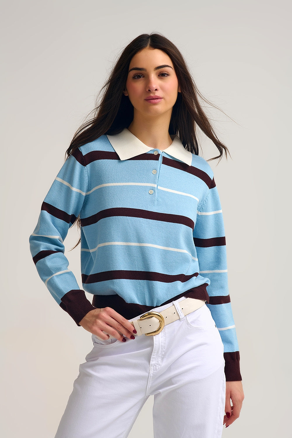 Q2 Maglione Polo a righe in blu con colletto bianco