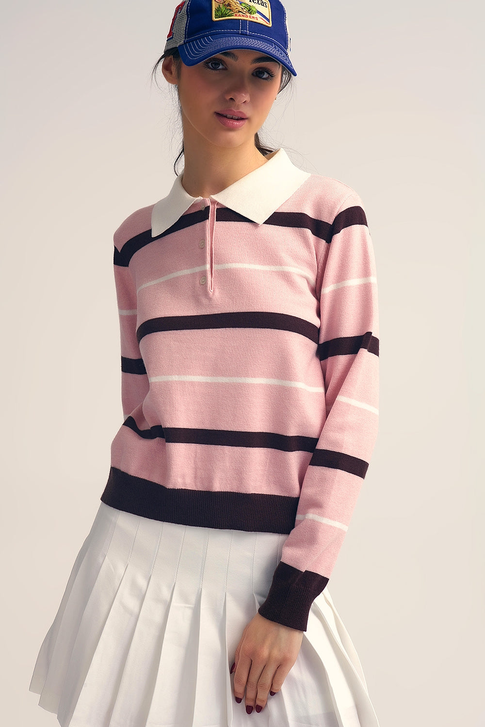 Q2 Maglione Polo a righe in rosa con colletto bianco