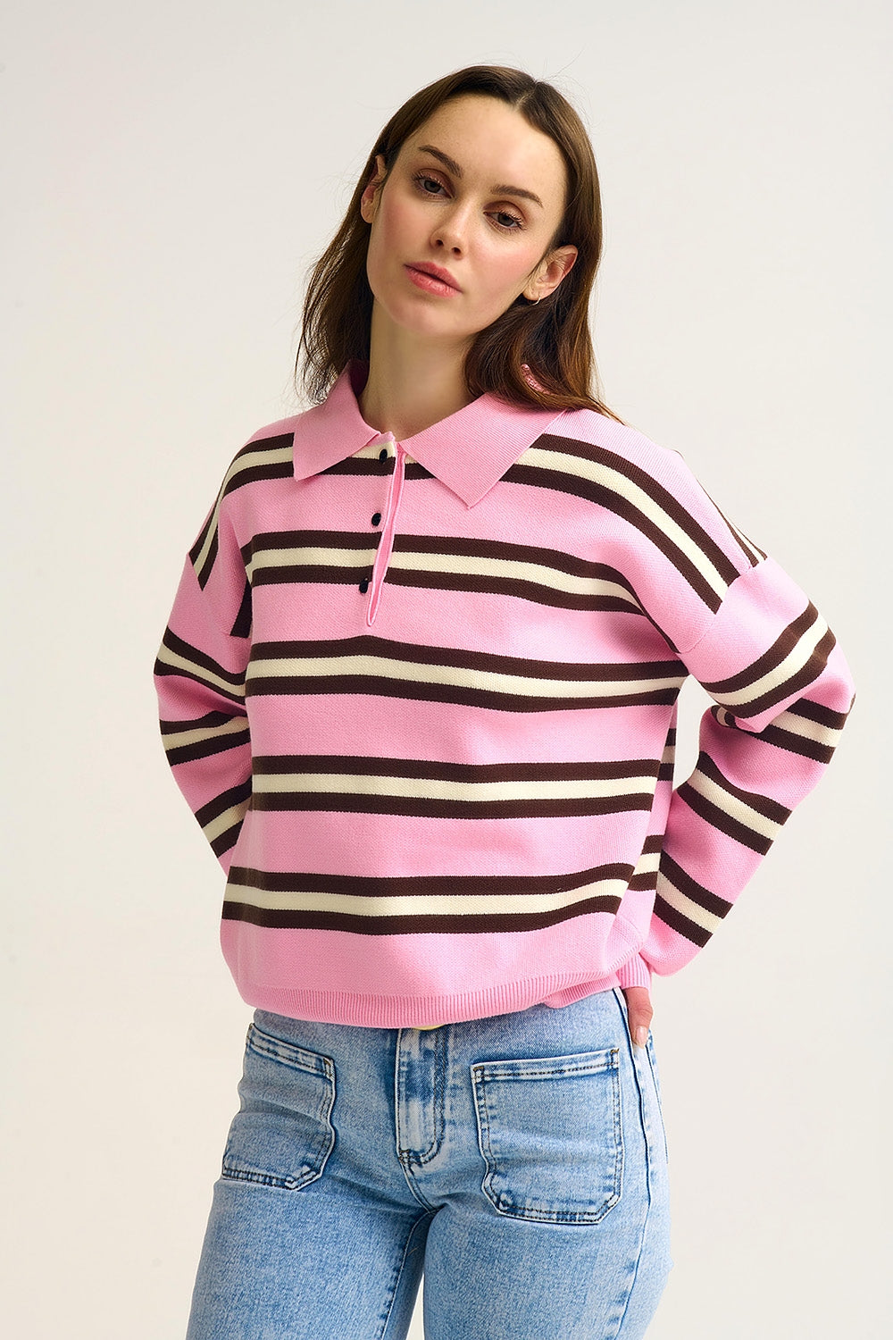 Maglione polo a righe rosa con vestibilità rilassata