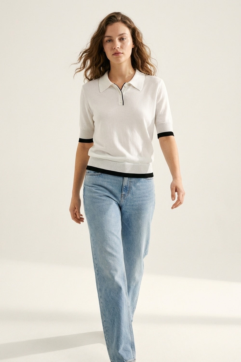 Maglione polo bianco con dettagli neri