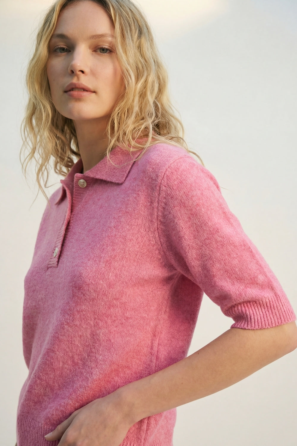 Maglione polo rosa a maglia morbida e soffice