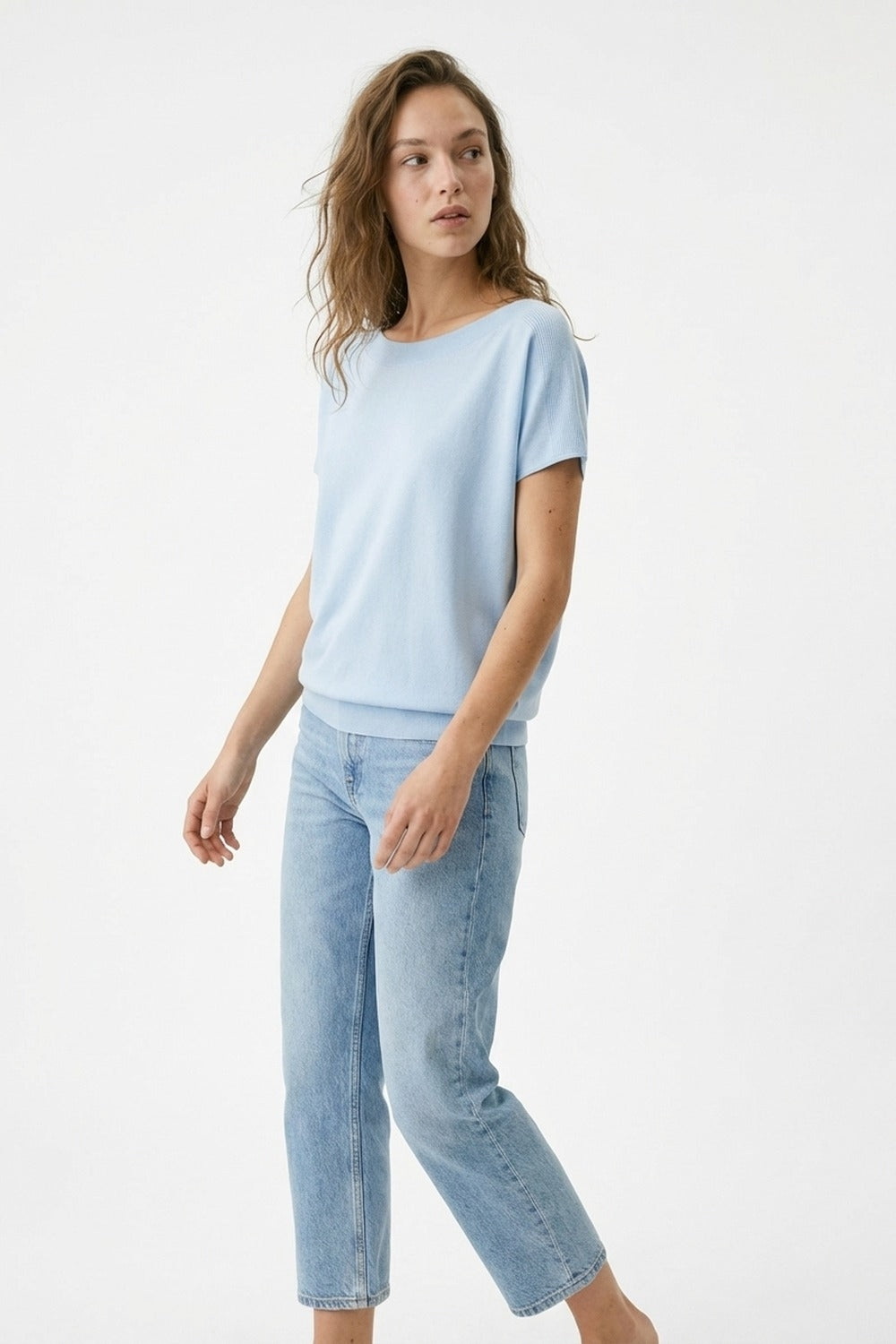 Maglione rilassato blu baby con scollo a barca e maniche scese
