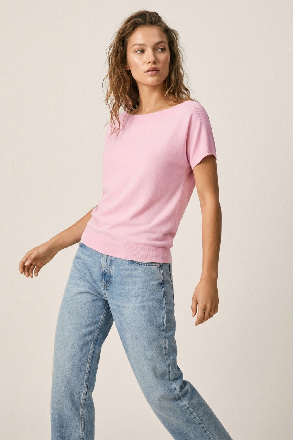 Maglione rilassato con scollo a barchetta rosa baby e maniche scese