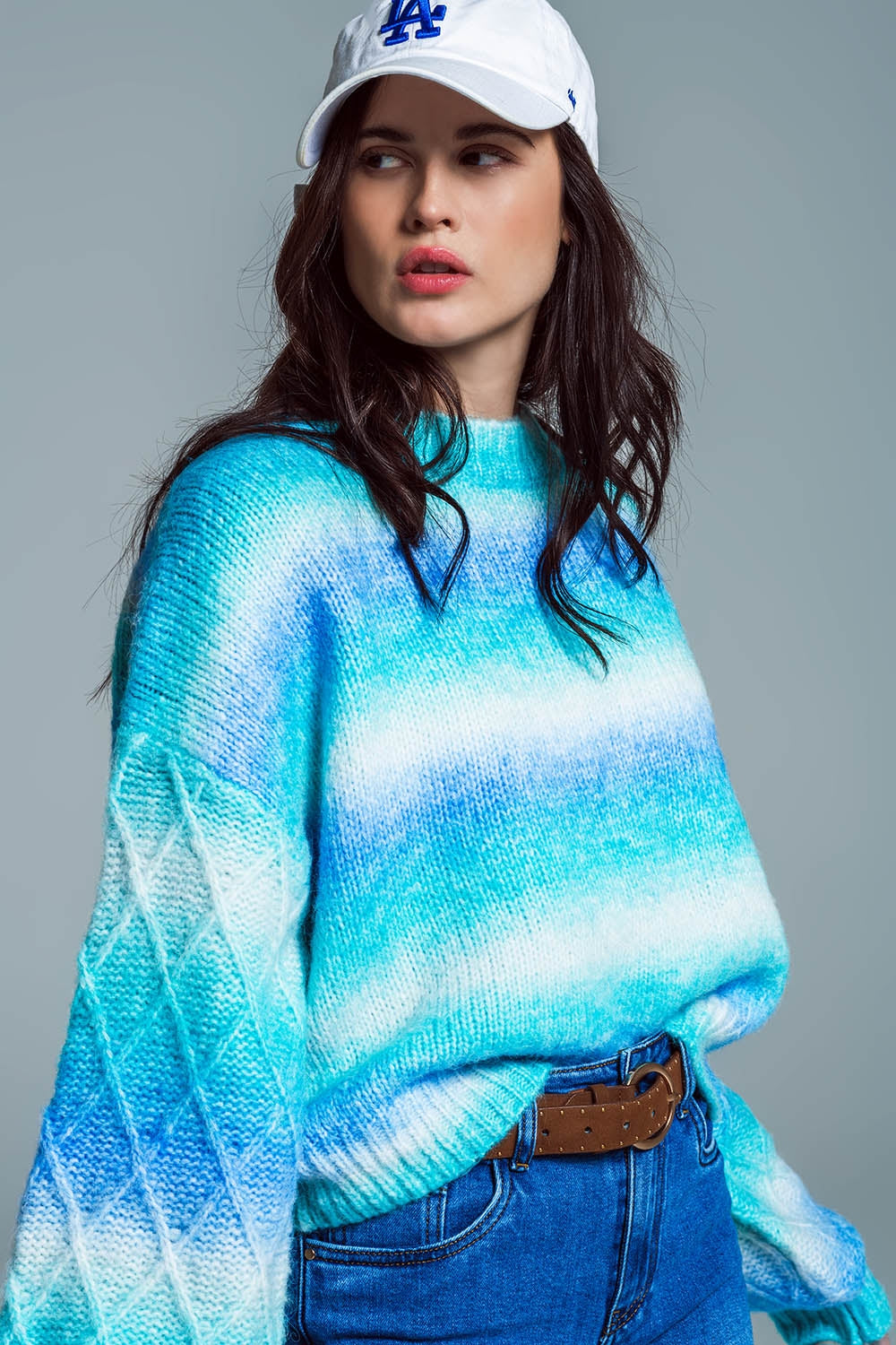 Q2 Maglione rilassato con stampa Ombre in sfumature di blu e stampa argyle sulle maniche