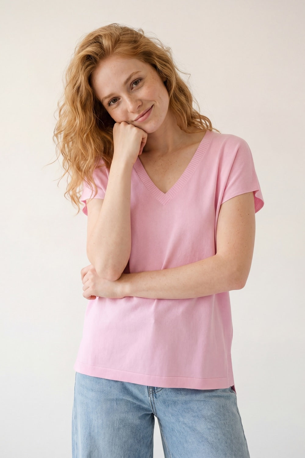 Maglione rosa con scollo a V e vestibilità rilassata