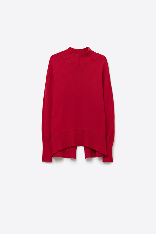 Q2 Maglione rosso con dettaglio aperto sulla schiena
