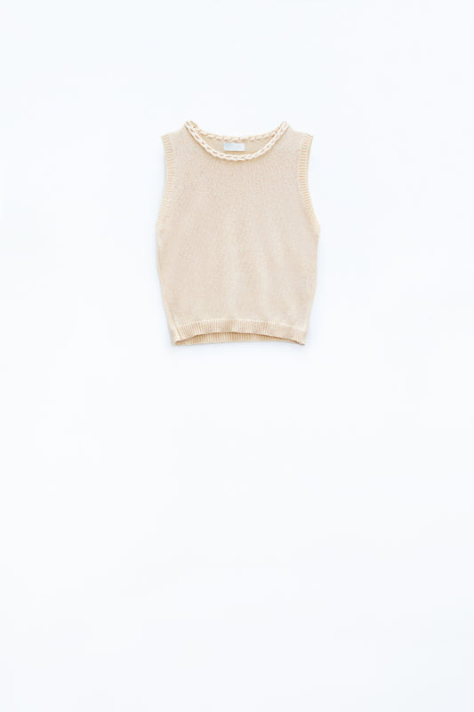 Q2 Maglione senza maniche colore beige con scollo a giro e dettaglio a treccia sulla scollatura