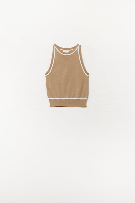 Q2 Maglione Senza Maniche in Colore Cammello con Dettagli a Righe Bianche