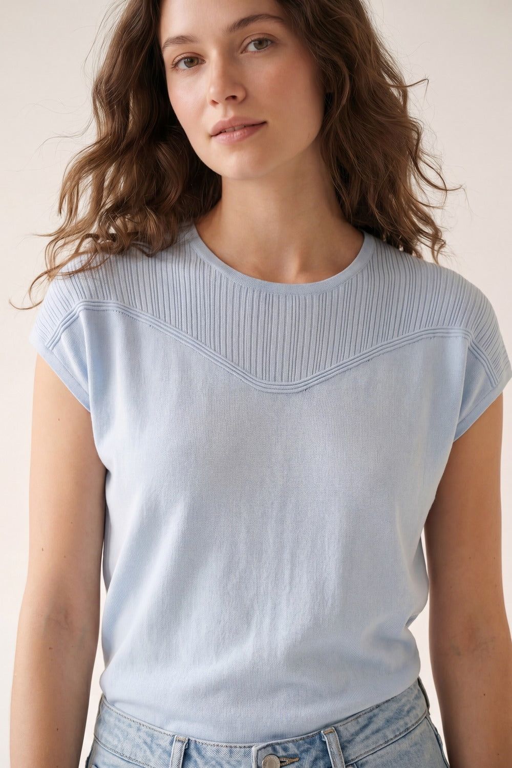 maglione senza maniche in maglia leggera con vestibilità rilassata in azzurro