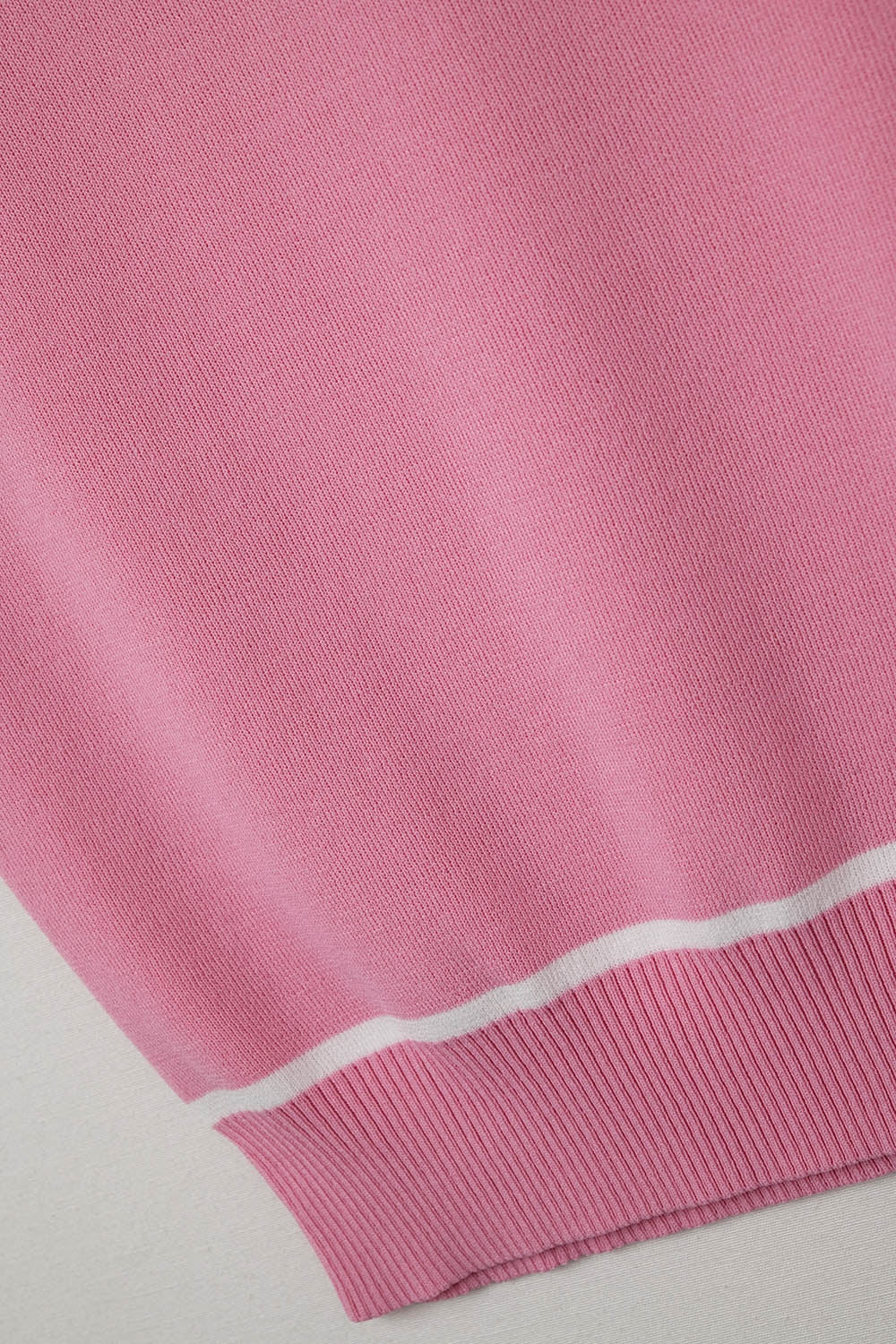 Maglione Senza Maniche Rosa con Dettagli a Righe Bianche