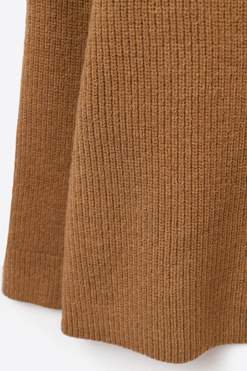 Maglione sottile super oversize con scollo a V in cammello