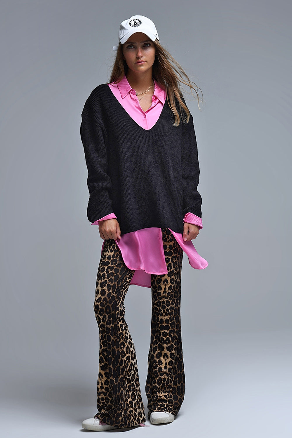 Maglione sottile super oversize con scollo a V in nero