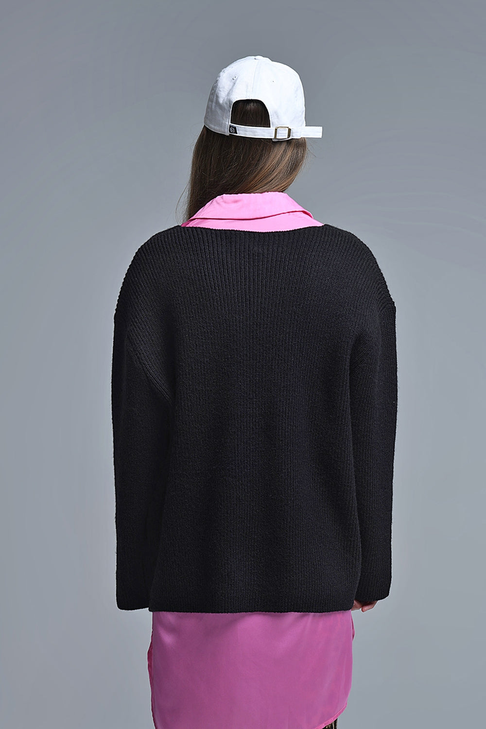 Maglione sottile super oversize con scollo a V in nero