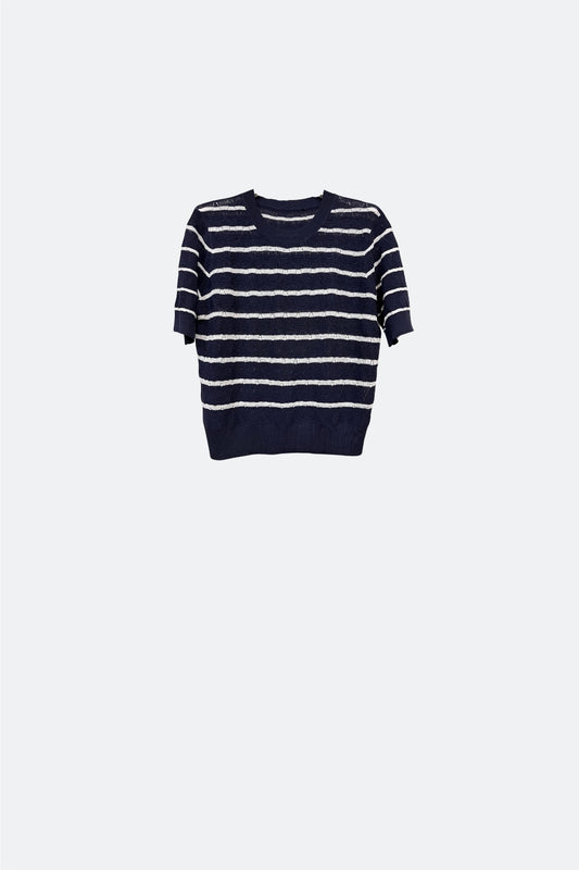 Q2 Maglione traforato a maniche corte con strisce bianche color navy.