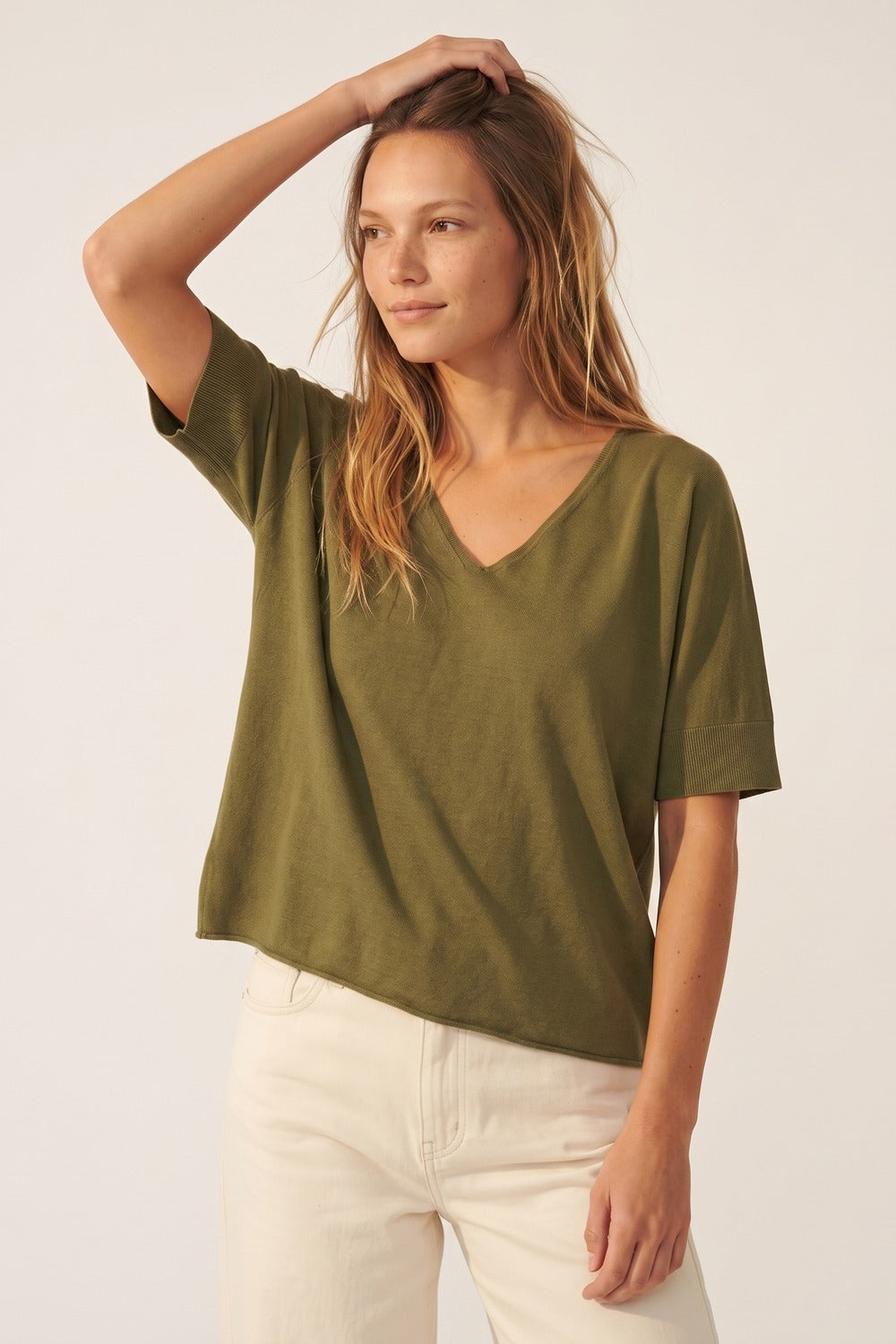 Maglione verde oliva a maglia rilassata con scollo a V