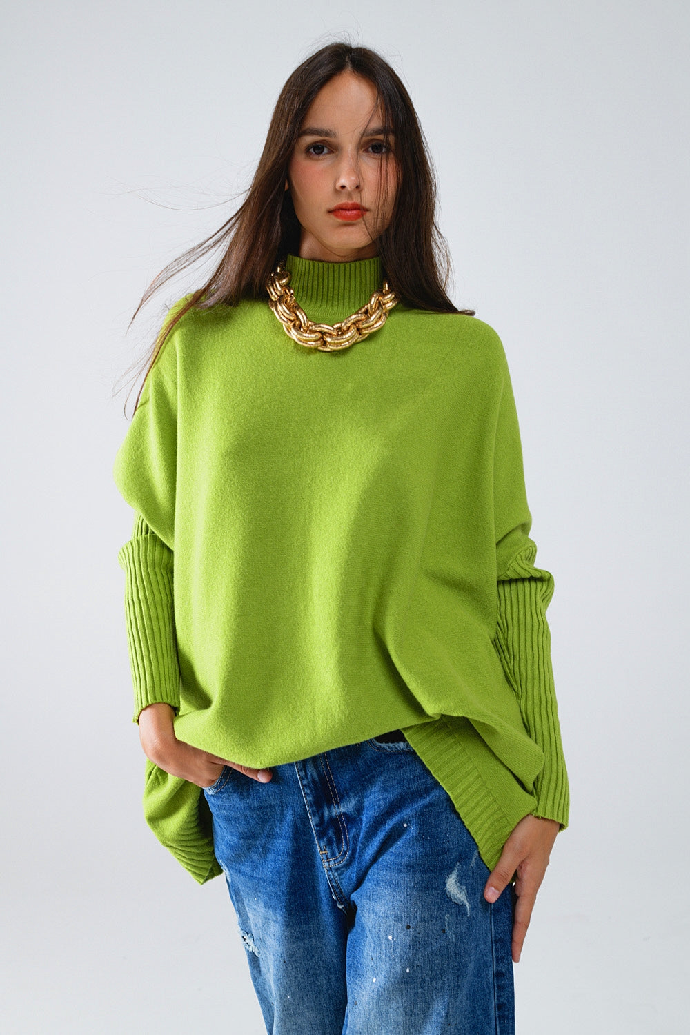 Q2 Maglione verde oversized e accogliente con maniche a costine