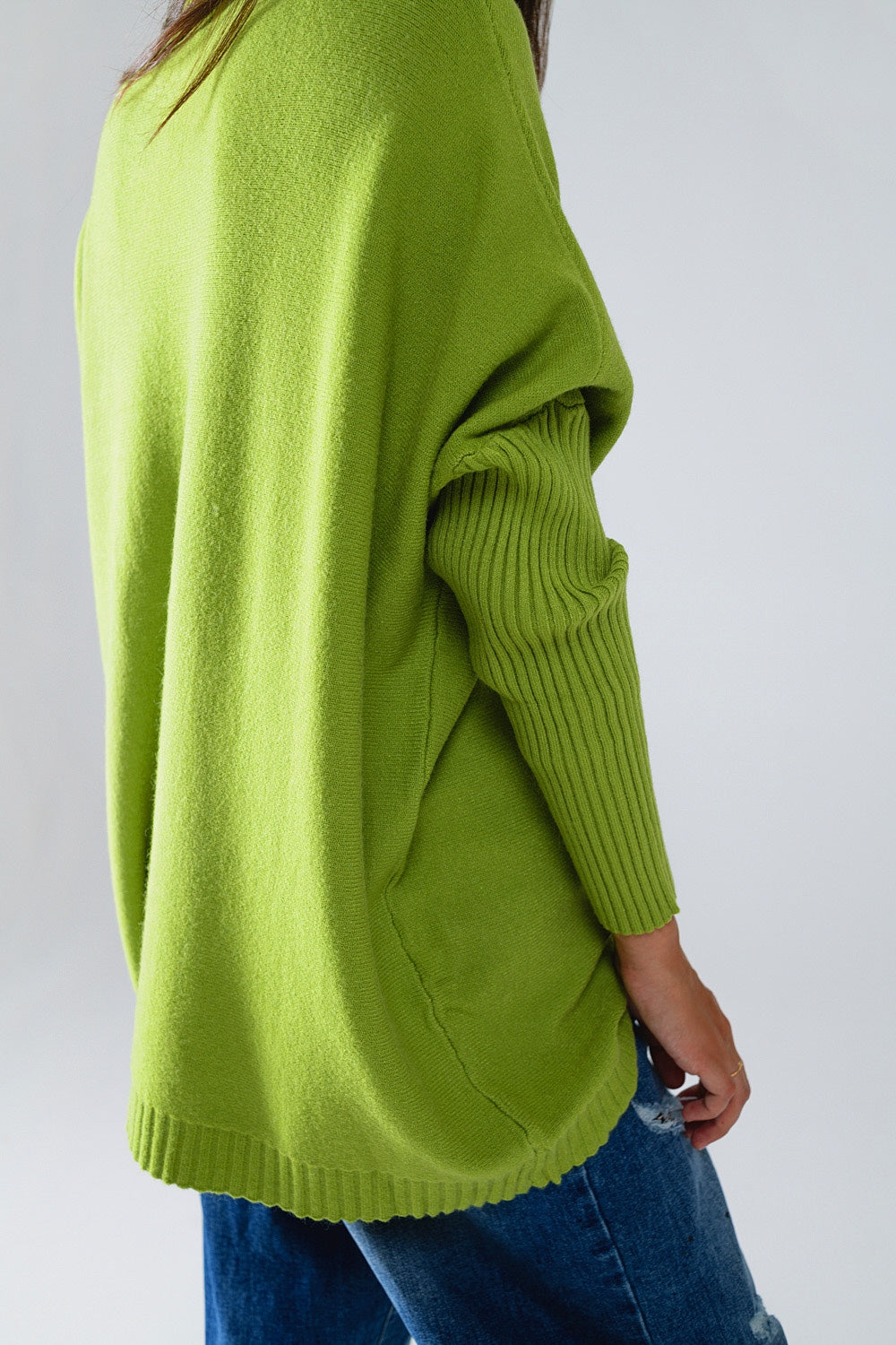 Maglione verde oversized e accogliente con maniche a costine