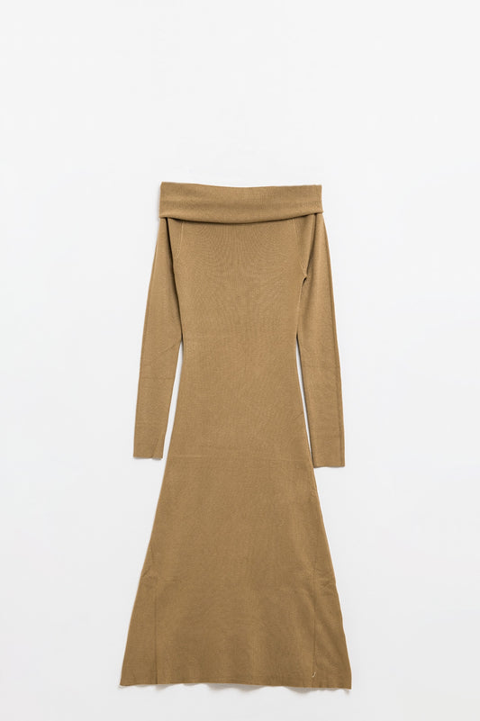 Q2 Maxi abito Bardot in maglia larga color cammello