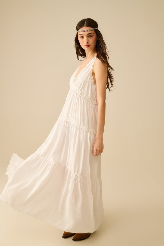Q2 Maxi abito bianco con dettagli in pizzo e stile boho