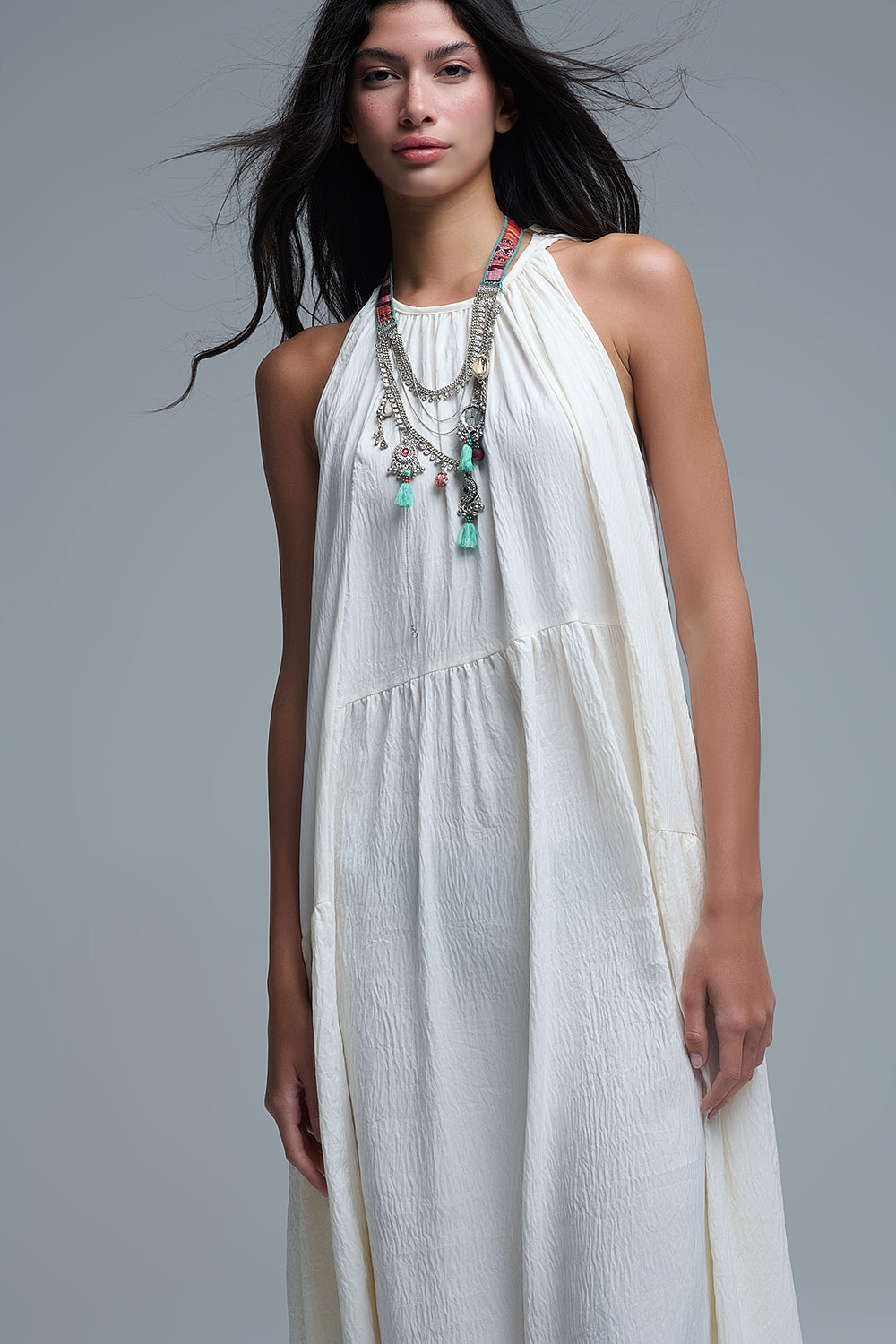 Maxi abito panna con scollo ad aletta e dettagli in cucitura