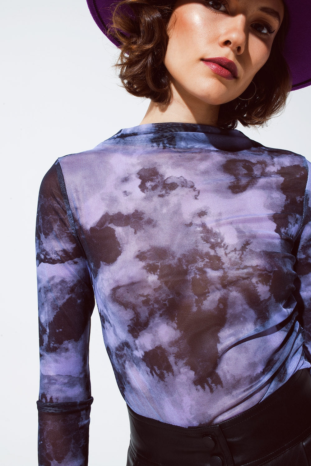 Mesh top cinched at the side with an abstract purple print