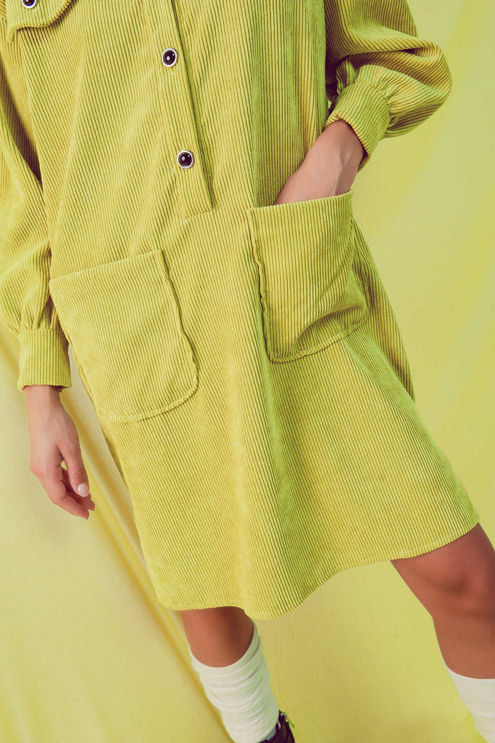 Mini abito a camicia in velluto lime