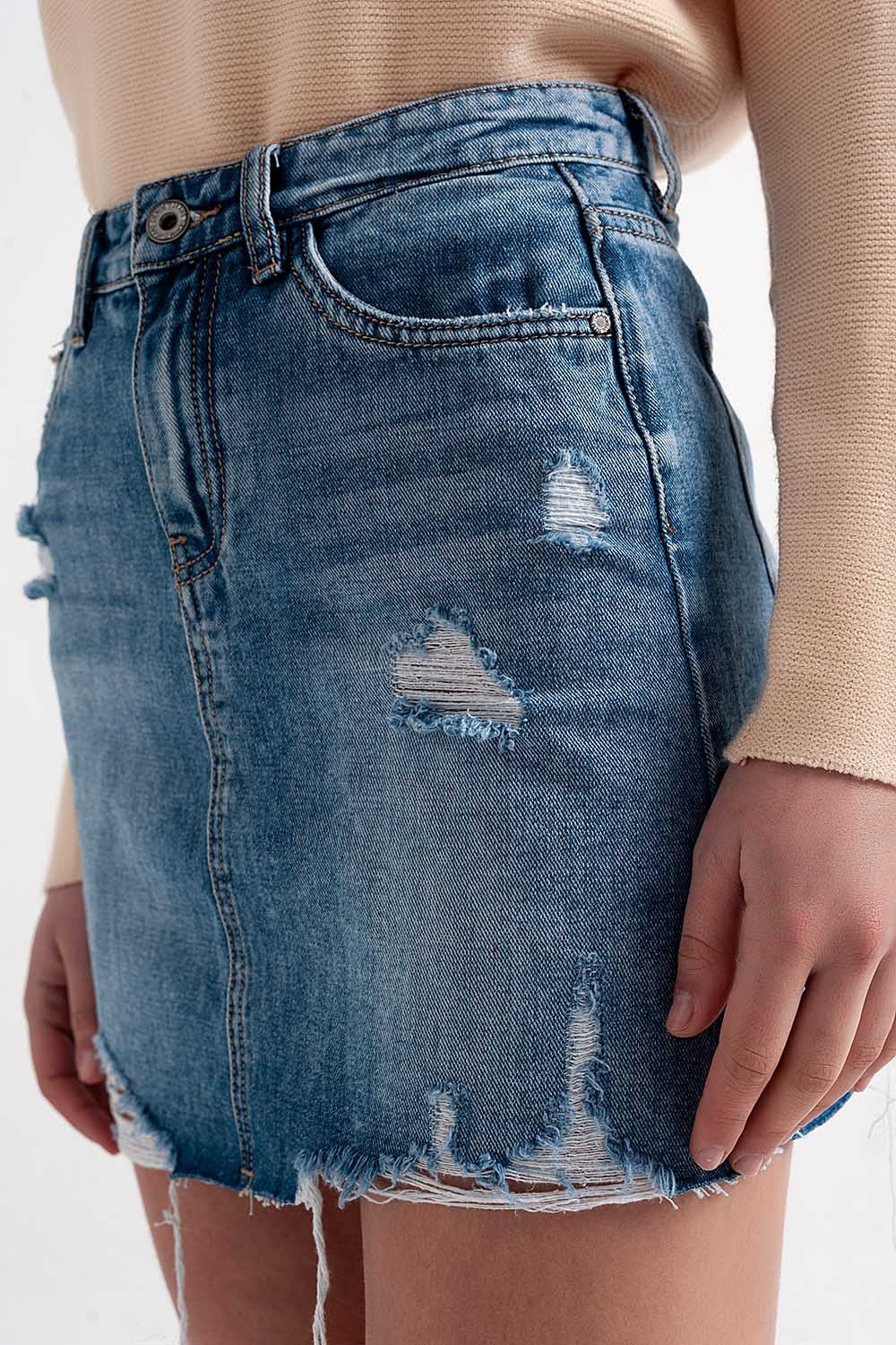 Minigonna di jeans con fondo grezzo