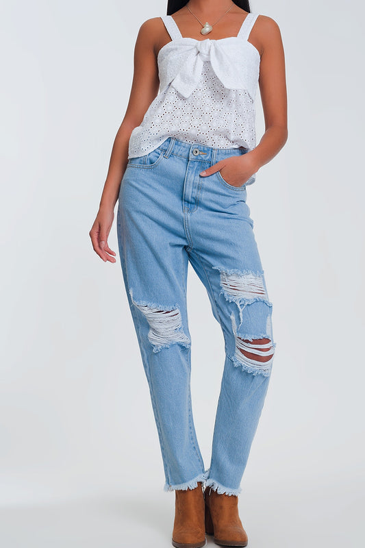 Q2 Mom jeans a vita alta a azzurro con strappi al ginocchio