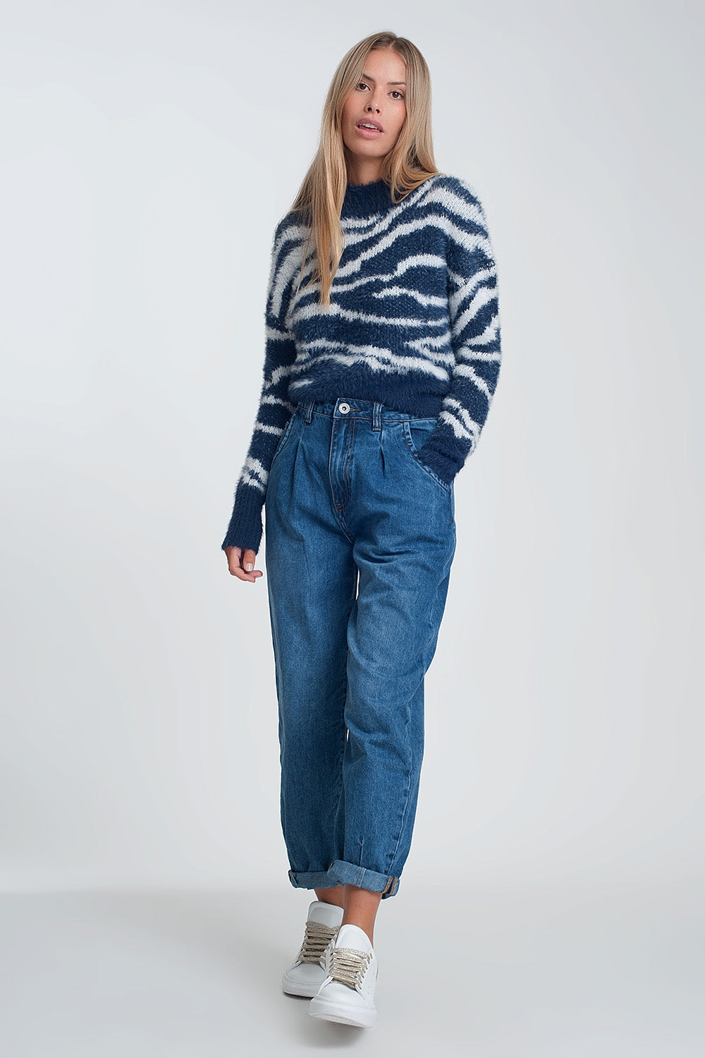 Mom jeans a vita alta con due ruches in vita in blu lavaggio scuro