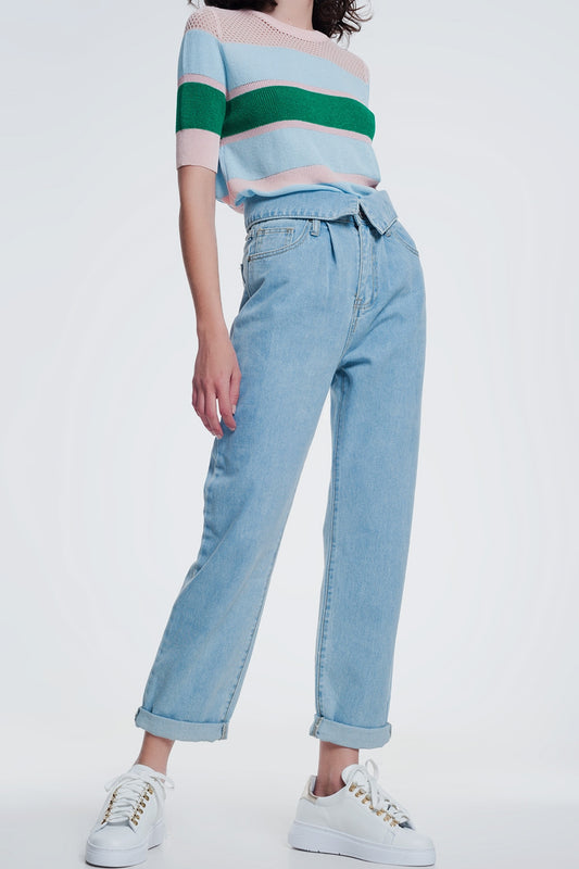 Q2 Mom jeans lavaggio blu medio con pinces sul davanticon vita piegata