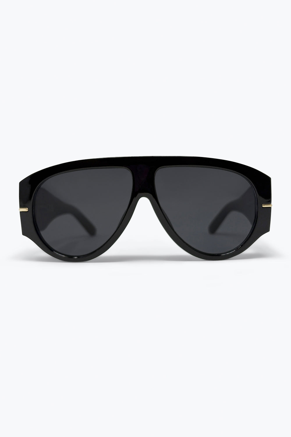 Q2 Occhiali da Sole Aviator con Montatura a Scudo Oversize Nera e Rifiniture in Oro
