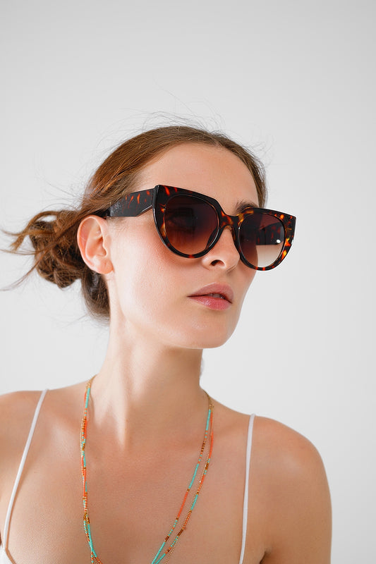Q2 Occhiali da sole cat eye oversize con ampio bordo in tartaruga
